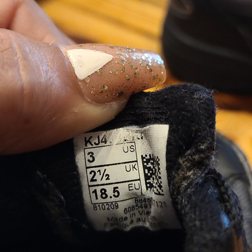 Shoes - Picture 3 of 4